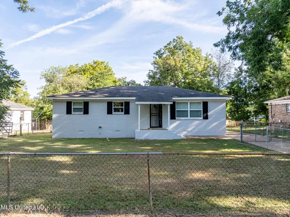 300 E Valley Ave, Holly Springs, MS 38635
