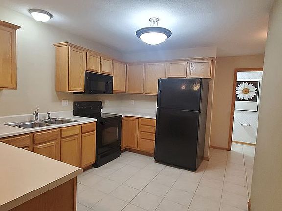 ref,stove,micro,DW included