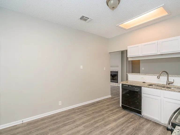 2826 Village Pkwy — Photo 11