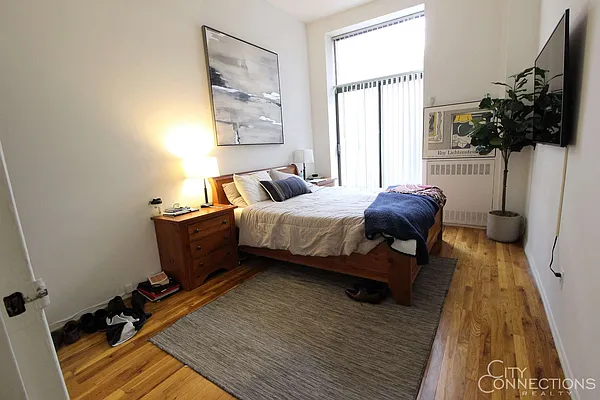 Rented by City Connections Realty | media 2