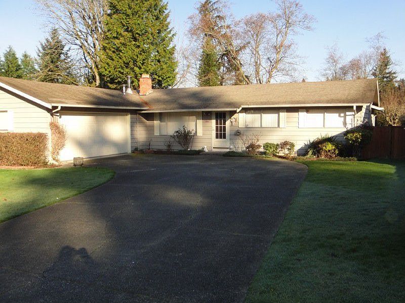Home from front of drive way.