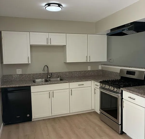 135 Cook St #3 — Photo 8