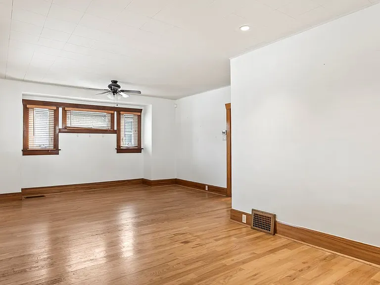 668 E Bryan Ave — Photo 5
