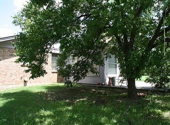 2nd image of 2200 SE 9th St