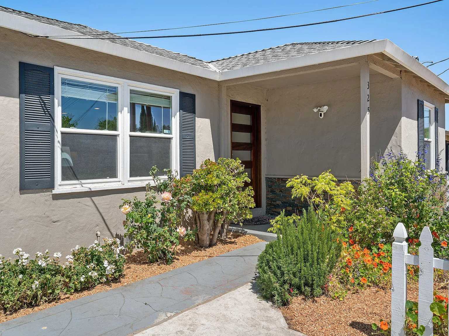 325 N Murphy Ave — Photo 4