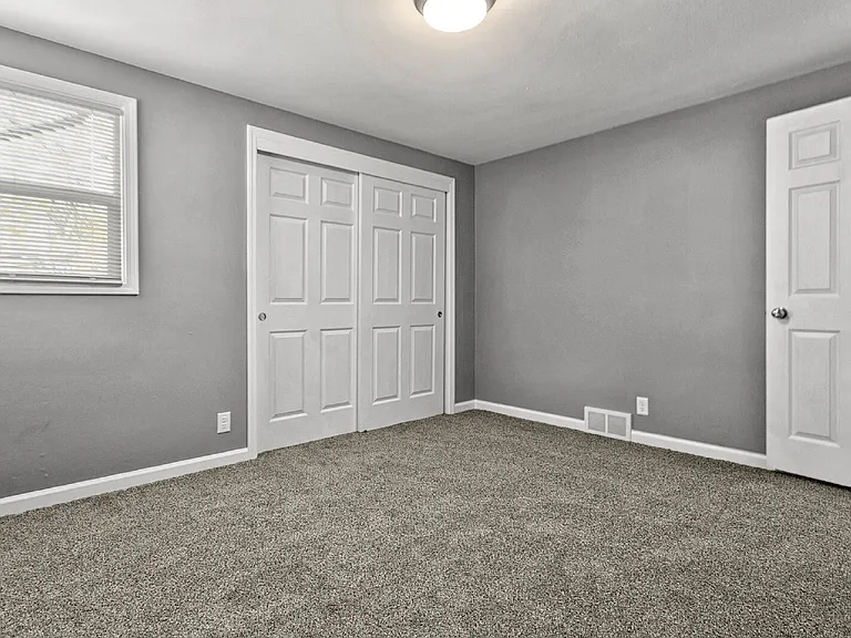 9332 W Silver Spring Dr — Photo 9