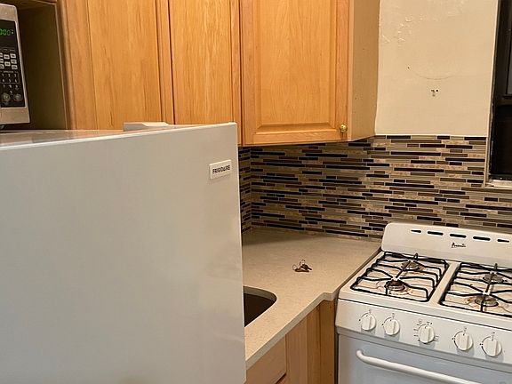 2nd image of 115 Essex St #4SW