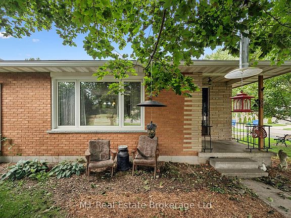4th image of 205 Albert St