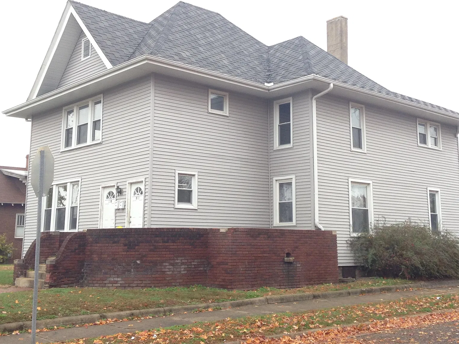 832 S 17th - 1 — Photo 3