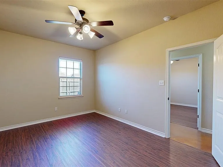 3009 Towers Pkwy — Photo 16