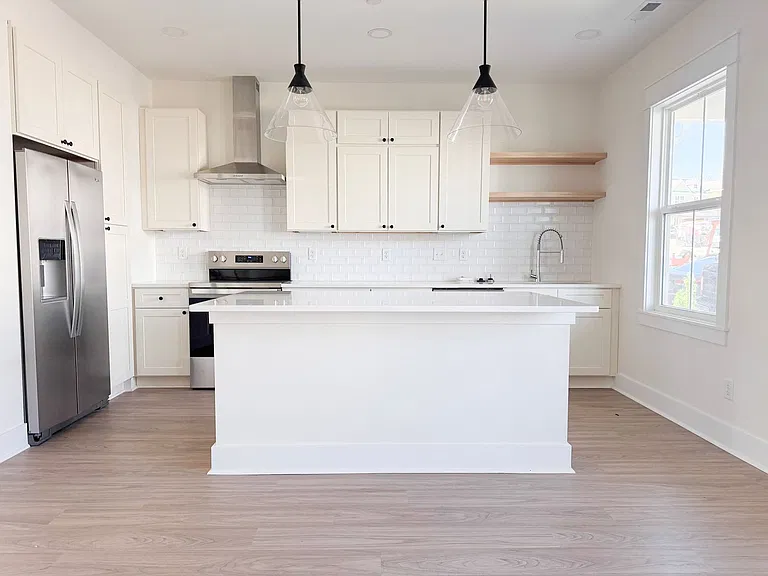 1373 Meridian St — Photo 8