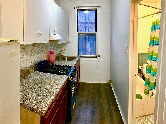 4th image of 64 Bond St #1