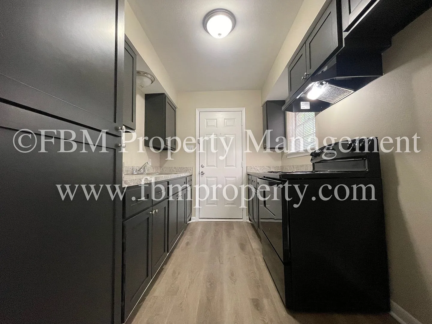 101 Latimer B - Cozy 1 Bedroom, 1 Bathroom Duplex in Ennis, TX! — Photo 4