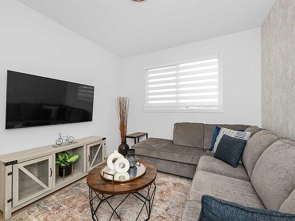 4th image of 174 S Heritage Cir