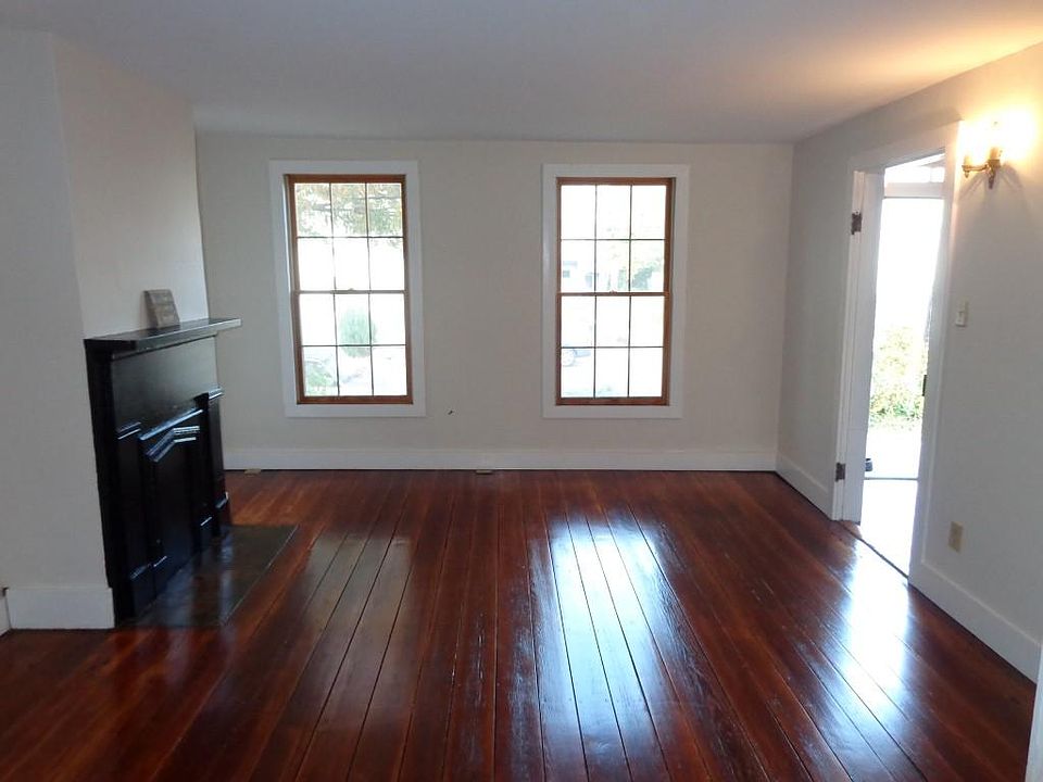 1st image of 2807 E Clay St