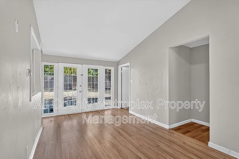 4 bed, 2.0 bath, 1432 sqft, $2,350 — Photo 3