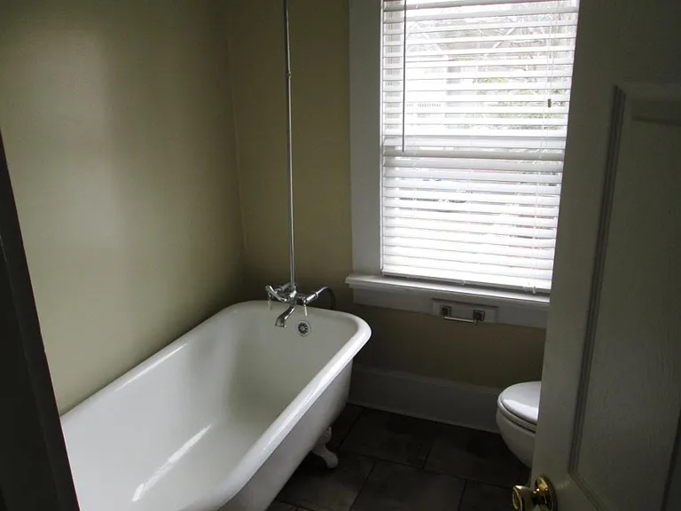 540 E Hall St — Photo 11