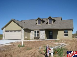8727 William Dr, Manhattan, KS 66502