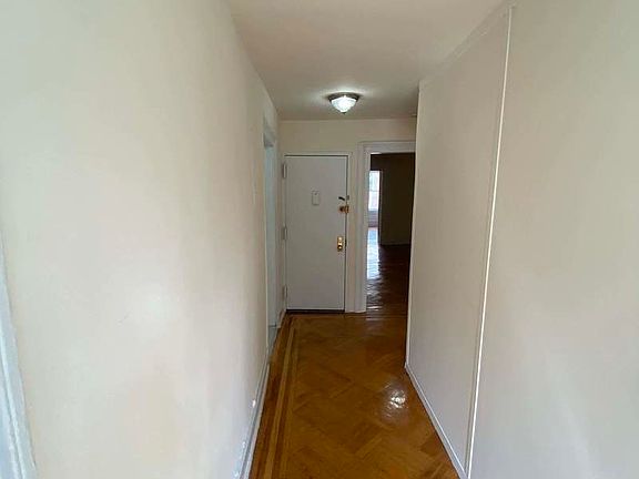 5th image of 789 Lexington Ave #5F