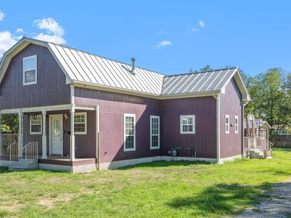 105 E Burbank St, Fredericksburg, TX 78624