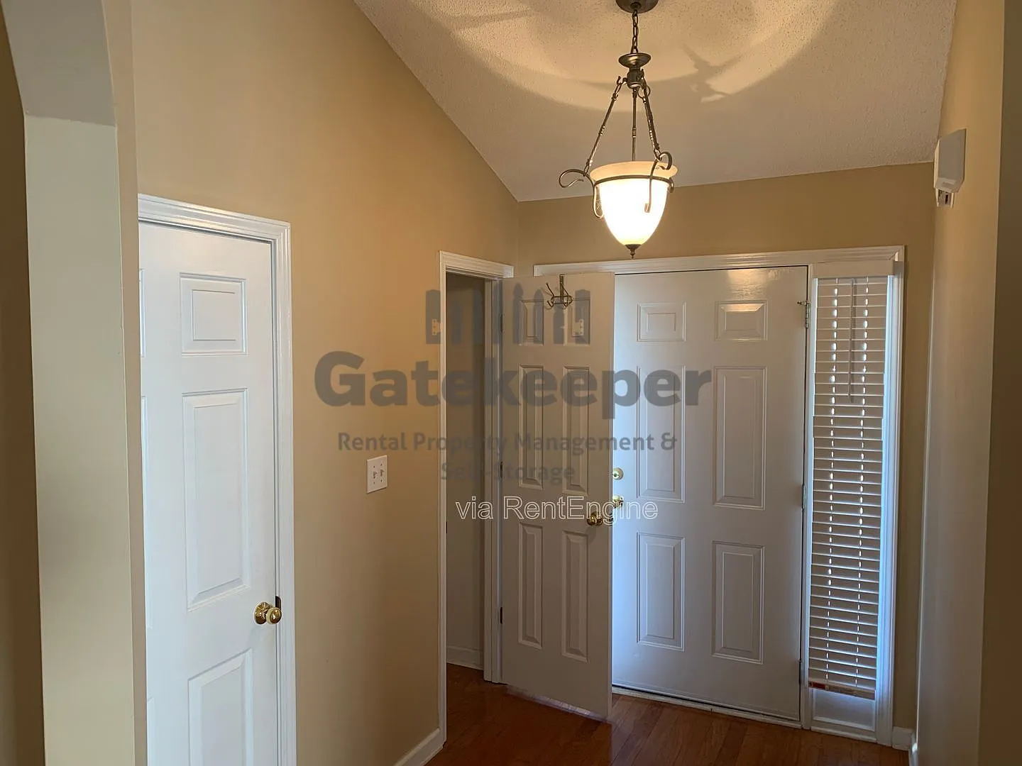 2 bed, 2.0 bath, 1300 sqft, $1,750 — Photo 2