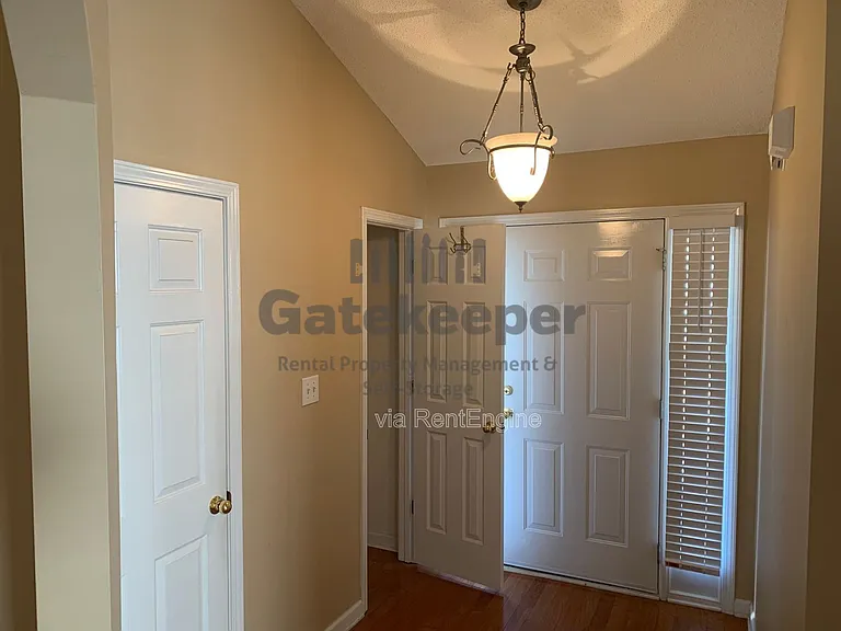 30 Courtyard Ln #30 — Photo 2