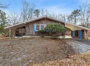 3 Chestnut Ln, East Quogue, NY 11942