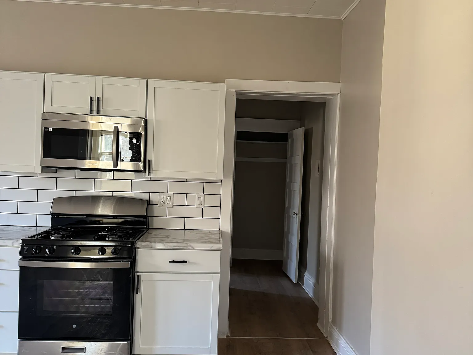 2 bed, 900 sqft, $1,200 — Photo 4