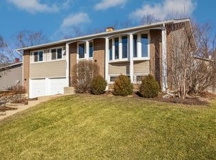 2422 Stonewall Ave, Woodridge, IL