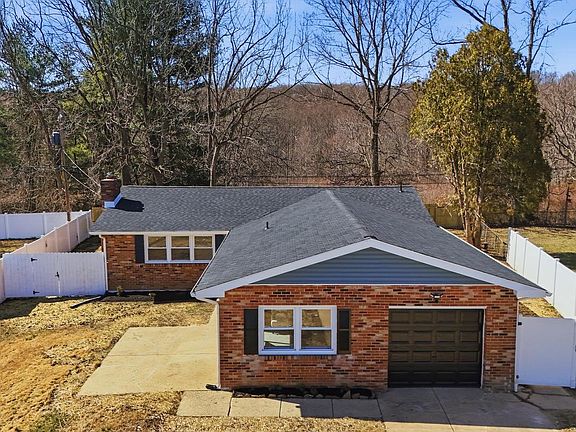 3rd image of 6 Thornhollow Rd