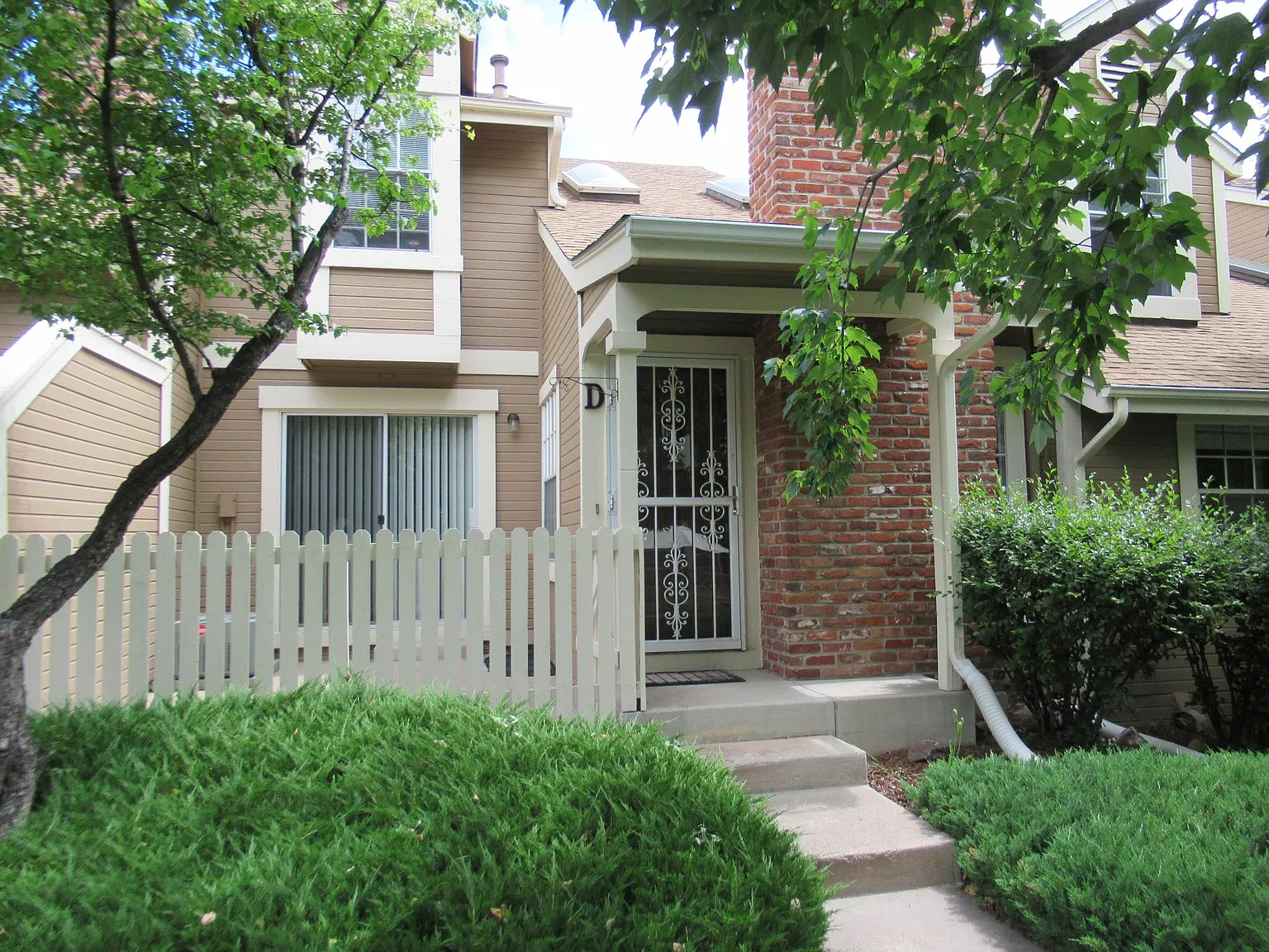 4 bed, 3.5 bath, 1396 sqft, $2,600 — Photo 1