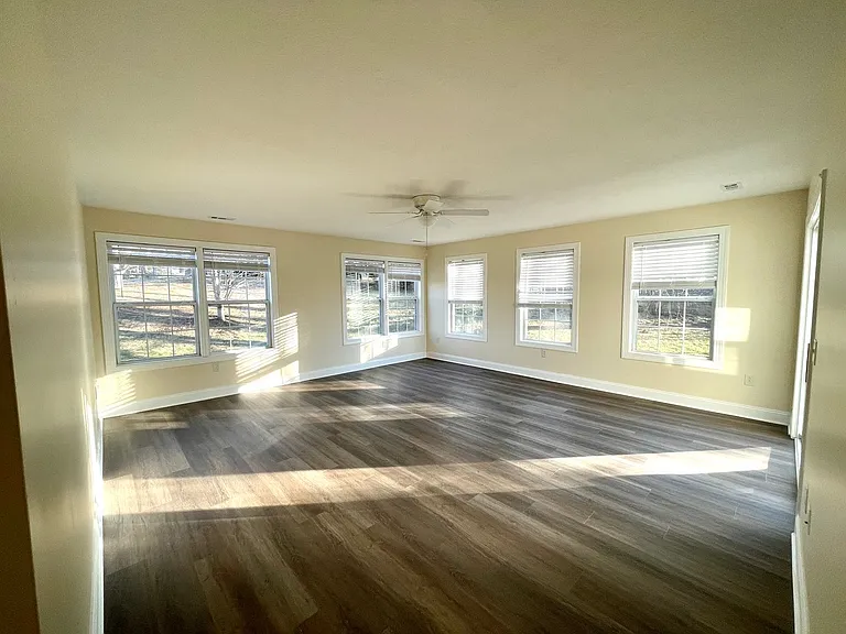 275 Barkwood St — Photo 10