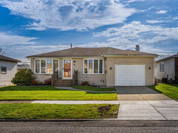 21 Grand Prix Dr, Cheektowaga, NY 14227
