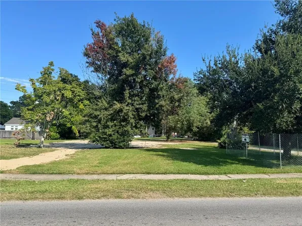 613 N Labarre Rd, Metairie, LA 70001