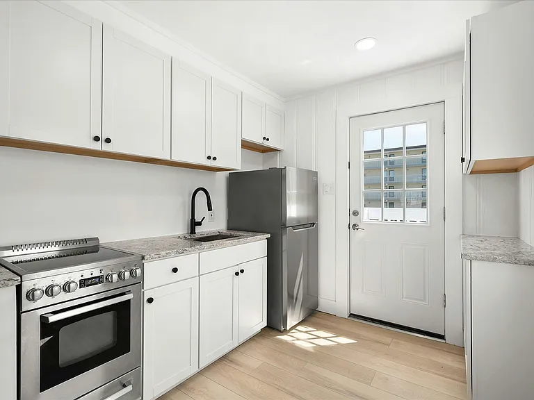 11 43rd St #3 — Photo 12
