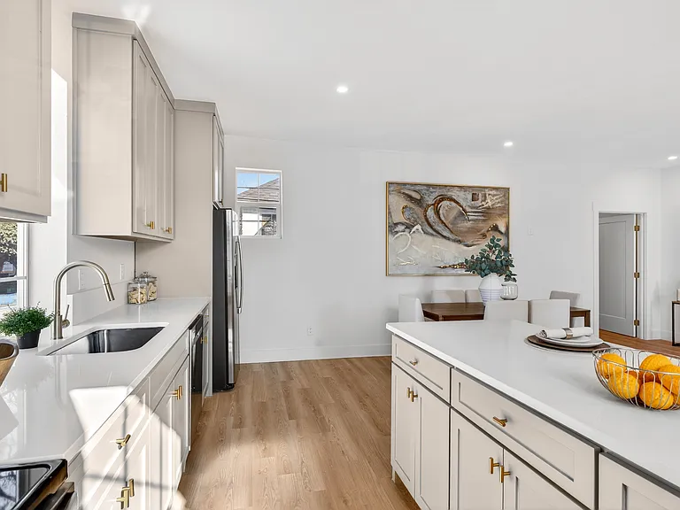 435 W 9th St #C — Photo 10