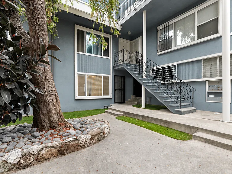(15) 4130,4132 Palmwood — Photo 15