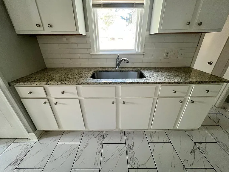Kitchen (photo 2)