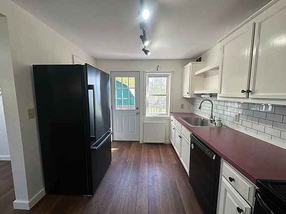3rd image of 10 Denny Rd #1