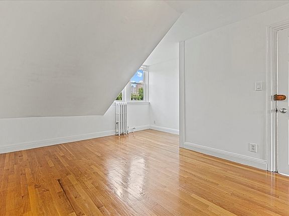 4th image of 619 Tremont St APT 4