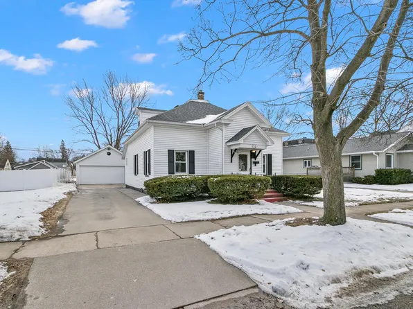 132 E Marion St, Portage, WI 53901