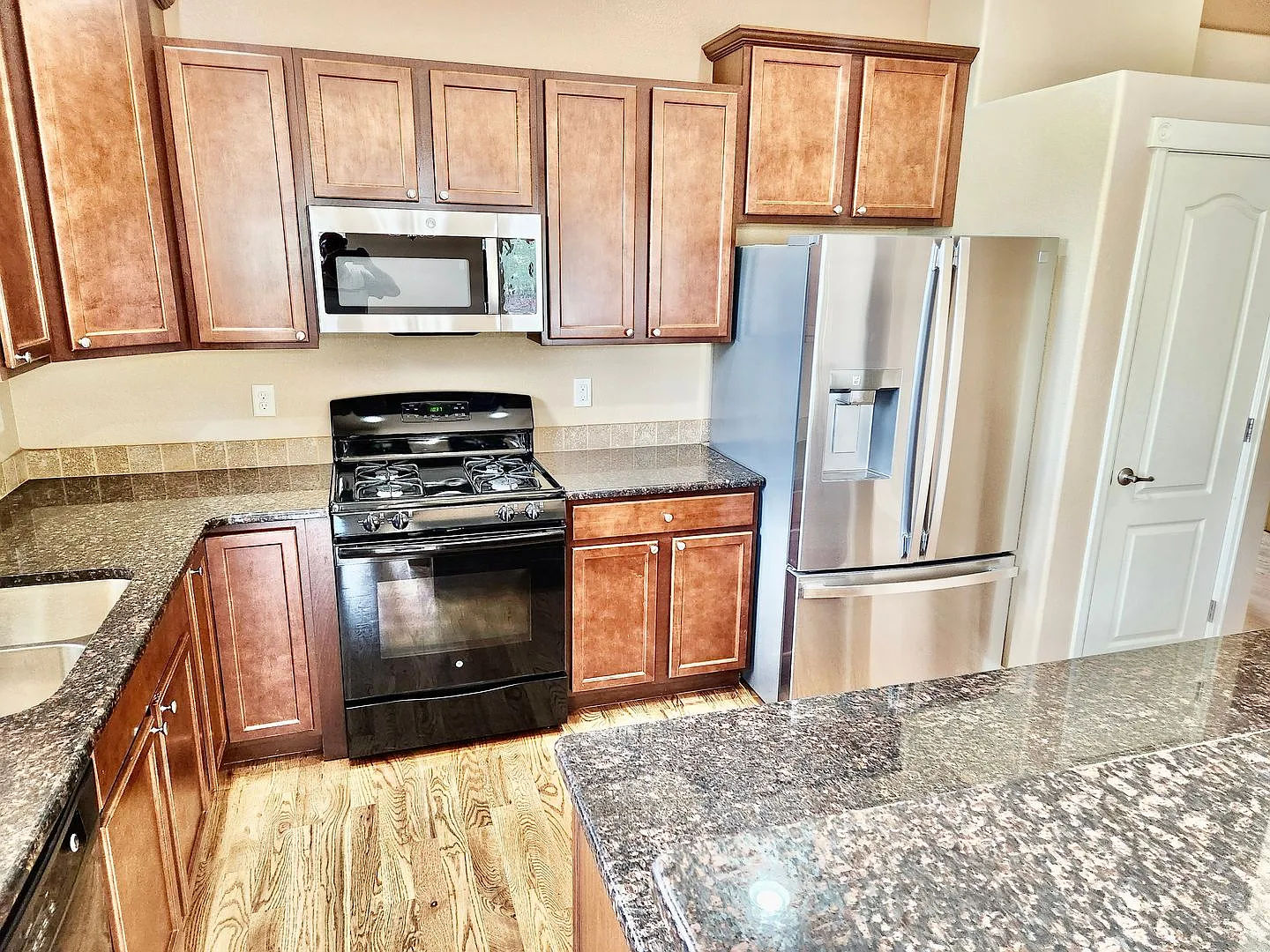 Move in ready home on Davey Crocket! — Photo 4