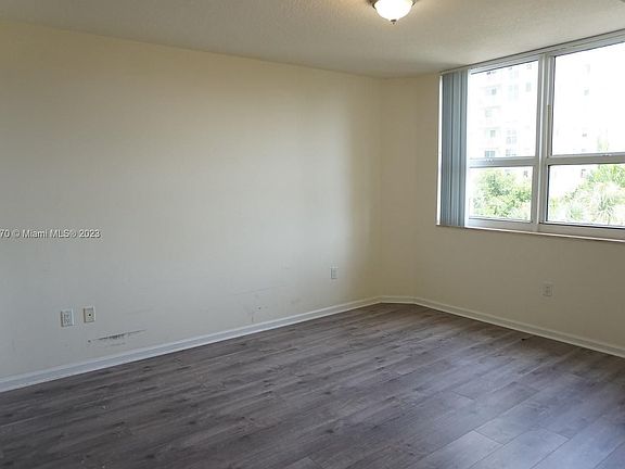 4th image of 19501 W Country Club Dr APT 407