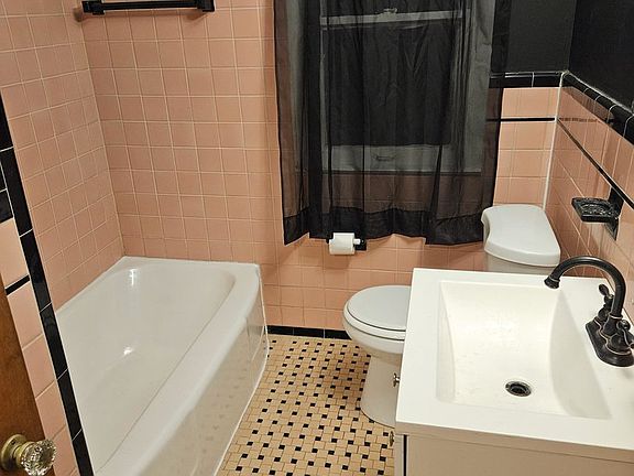 3rd image of 4644 Bedford St #Up
