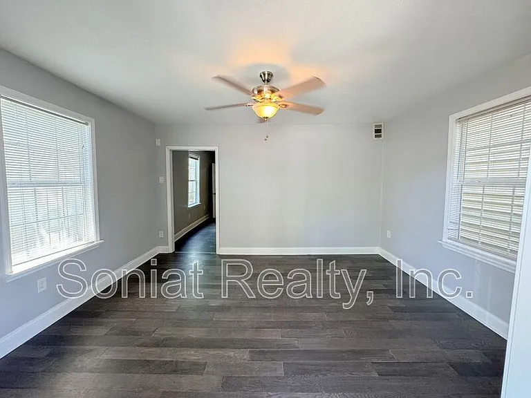 3216 Banks St — Photo 2