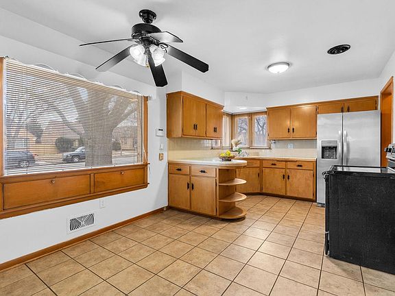 5th image of 3927 North 77th STREET