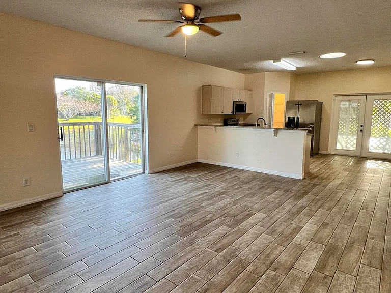 957 W Bimini Ave — Photo 4