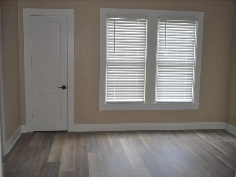 701 Clinton St — Photo 12
