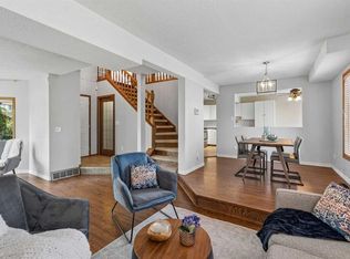 728 Shawnee Dr SW, Calgary, AB T2Y 1V5