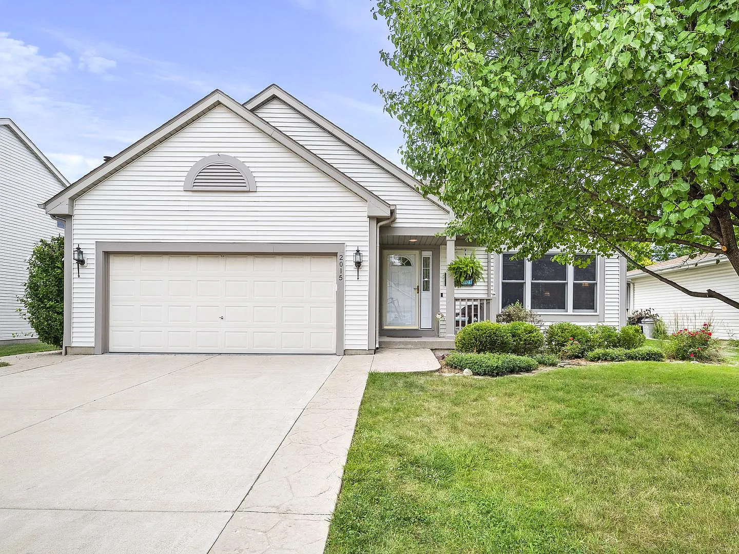 2015 Primrose Dr photo 1